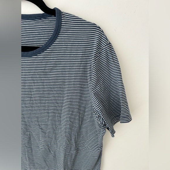 Lululemon 5 Year Basic Tee *Updated Fit
Delta Stripe White True Navy - Picture 6 of 10